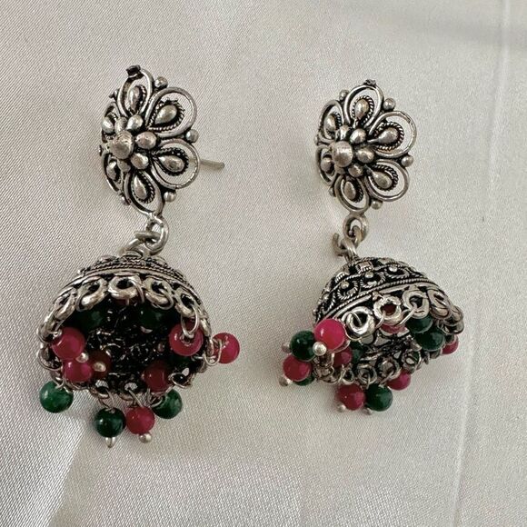 Silver tone green and red beaded Jhumkas Indian earrings - Picture 2 of 9